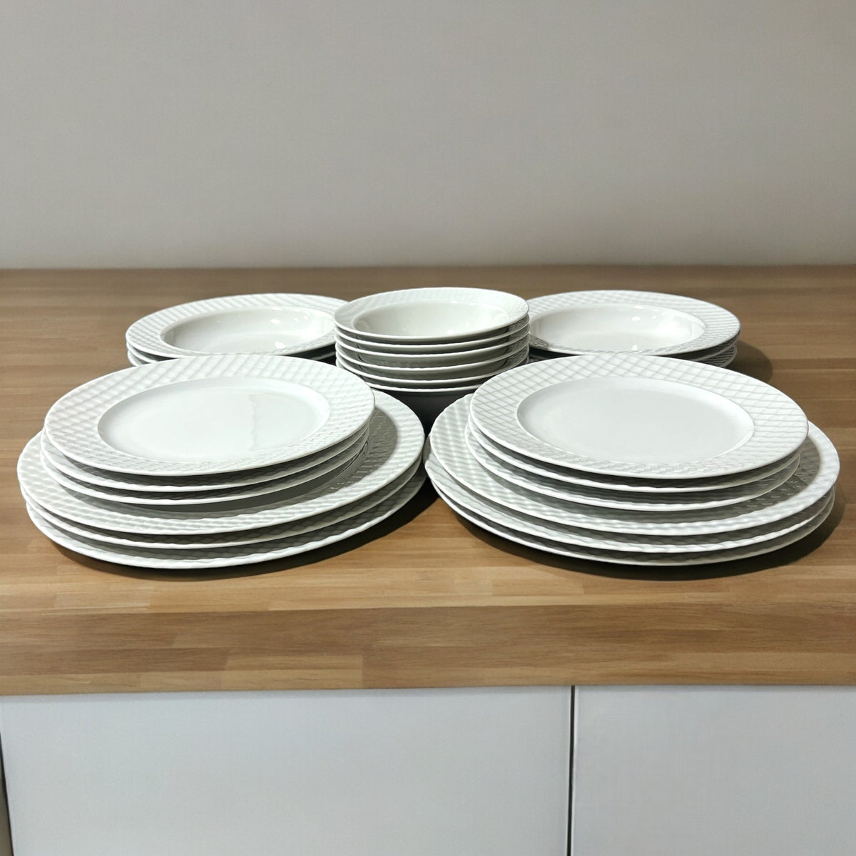 White Pattern 24 Piece Dinner Plate Set